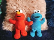Ciasteczkowy potwór i Elmo maskotki