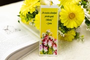 Zakładka do książki z kwiatami i cytatem