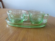 ZABYTKOWY ZESTAW URANOWY (CUKIERNICA, MLECZNIK, TACA)