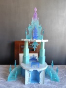 Kraina lodu - interaktywny zamek, figurki, lalki, zestaw kawowy