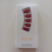 Nowe nieużywane tipsy, sztuczne paznokcie w kolorze czerwonym