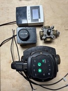 Regulator pogodowy Afriso , siłownik i zawór czterodrogowy. 