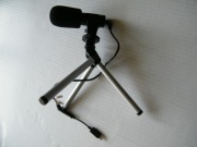 Mikrofon pojemnościowy kierunkowy na statywie przeznaczony do Mac OS