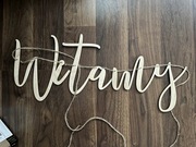 Drewniany napis WITAMY na sznurku 