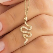 Złoty damski naszyjnik w kształcie węża