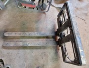 Pozycjoner Cascade do wózka widłowego, z widłami