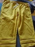 Sprzedam spodnie bermudy r.46 w nasyconym kolorze żółtym