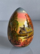 Ręcznie malowane rosyjskie jajo drewniane scena "Wiejska Cerkiew", folk art