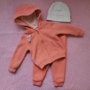 Dres bluza + spodnie r. 62/68 czapeczka NINI 38 cm