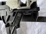 FORD FIESTA VIII MK8 5D zamek DRZWI prawy  PRZÓD