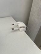 Organizer na kable / uchwyt na przewody na biurko