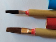 Płaskie pędzle oprawione w tonkin z ucha bydlęcego do akwarel .