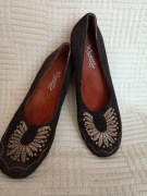 Skórzane buty z haftem r.40