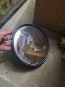 Okrągłe lustro z autobusu miejskiego