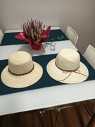 Zestaw dwóch kapeluszy damskich