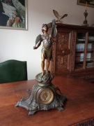 Duży kominkowy zegar figuralny.