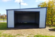 Garaż z płyty warstwowych 8 x 5,9m.