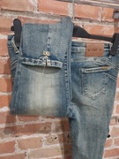 M.Sara z ozdobna nogawką