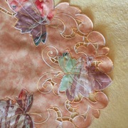 wyszywany bieżnik barwy jesiennych liści 