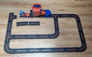 Hot wheels zakręcony parking plus dodatkowe tory