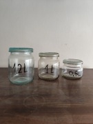 Szklane słoiki weki weck z czasów PRL na przetwory i kiszonki Vintage