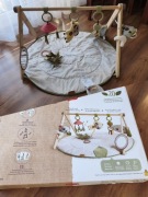 Tiny Love Boho Chic Gymini Mata Edukacyjna Dla Dzieci Drewniany Stojak