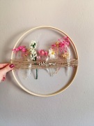 Minimalistyczny wianek z suszonych kwiatów na drzwi welcome Ethereal Circle