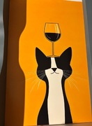 Plakat A3, poważny kot z kieliszkiem na głowie