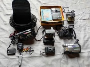 Kolekcja aparatów Polaroid oraz Kamer VHS JVC i inne