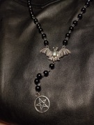 Różaniec czarny gotycki nietoperz pentagram srebrny alternatywny korale 