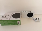 KONSOLA XBOX SERIES S 512 GB, gamepad + kabel zasilający i kabel HDMI