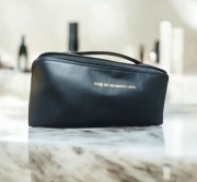 Elegancka piękna kosmetyczka organizer w podróży czarna zamek przegród