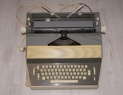 Elektryczna maszyna do pisania z szerokim wałkiem