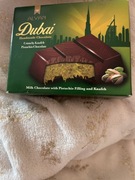 Czekolada mleczna Dubaj z nadzieniem pistacjowym i kumata
