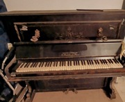 100 letnie Pianino