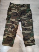 Spodnie W kamuflażu Wodland marki Mil Tec 