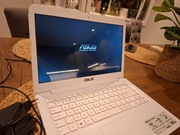 Asus R417S – laptop, sprawny, uszkodzona obudowa