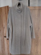 Szary płaszcz firmy Molton