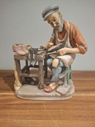 Figurka z porcelany szewc 