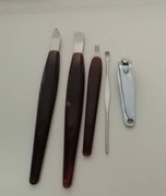 Zestaw przyrządów  do manicure. 