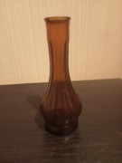 Mały flakonik z ciemnego szkła 