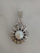 Wisiorek srebrny z perłą/ zapięcie do naszyjnika z pereł