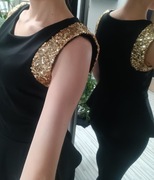 Bluzka z baskinką z cekinami