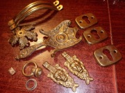 Ozdoby-LWY Z MOSIĄDZU,uchwyty,części Kaganka, świecznika itp z mosiądzu