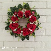 Wianek wiązanka ze sztucznych kwiatów na drzwi