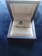 Pierścionek Apart białe złoto diamenty i Tanzanit Certyfikat