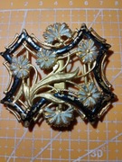 Piękna klamra kostiumowa motyw kwiatowy złocona 