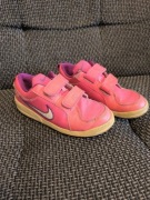 Używane buty Nike rozmiar UK2, Euro 33, 20,5cm