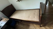 Łóżko jednoosobowe drewniane przedwojenne z materacem