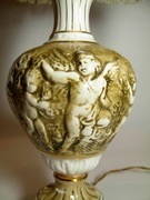 Lampka nocna Capodimonte  sygnowana wypukłe  putta aniołki